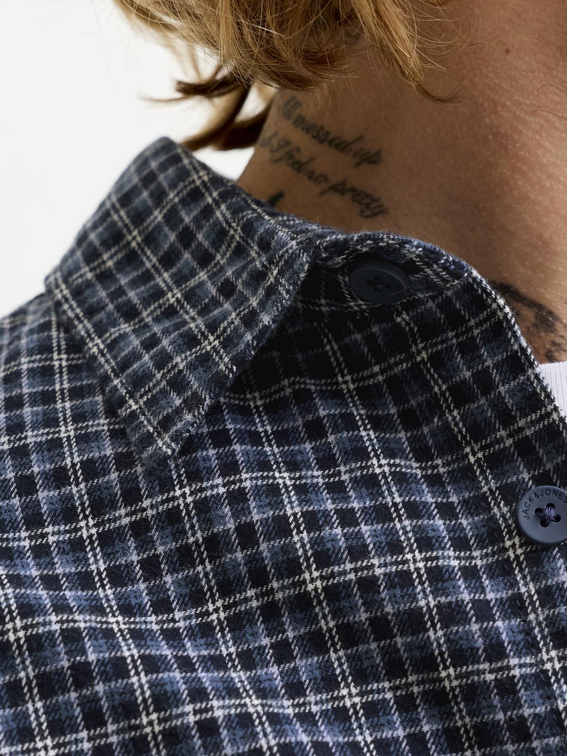 model_shot-detail